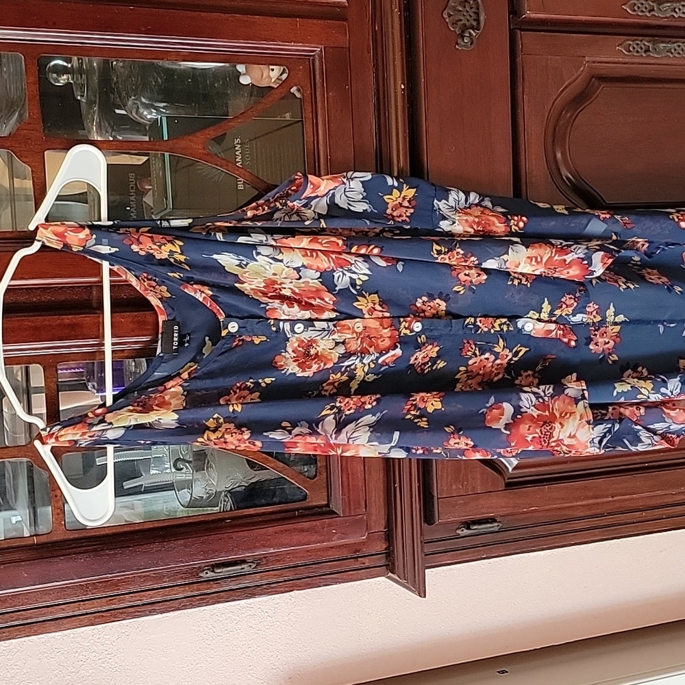 Torrid floral high/low top sleeveless size 2